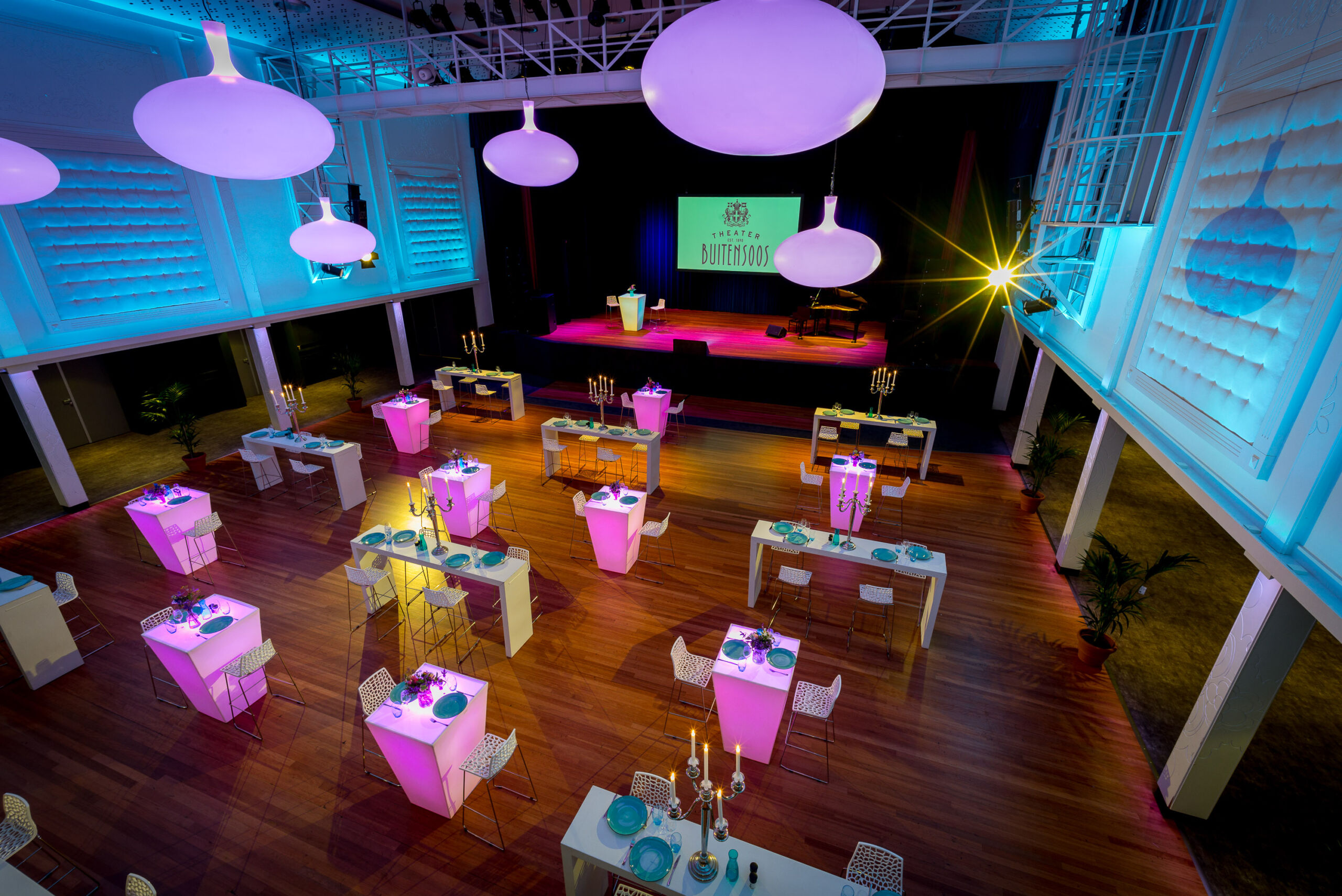 Dinnershow setting in Theater Buitensoos.