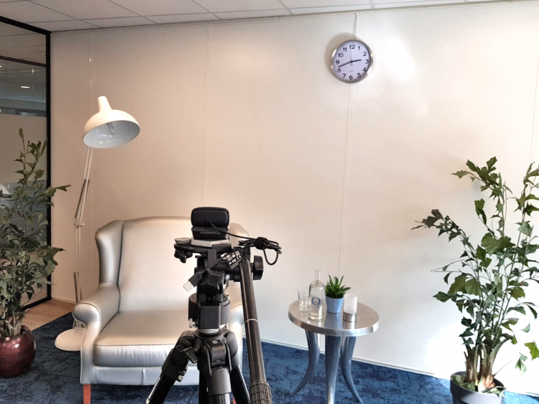 Webinar in Nieuwe Buitensociëteit Zwolle, met een professionele livestreamopstelling voor online presentaties en evenementen.